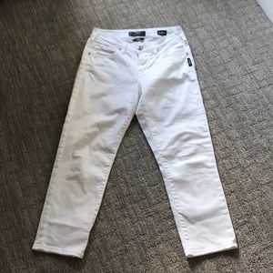 Silver Suki Super Stretch White Capris 28 x 22 1/2